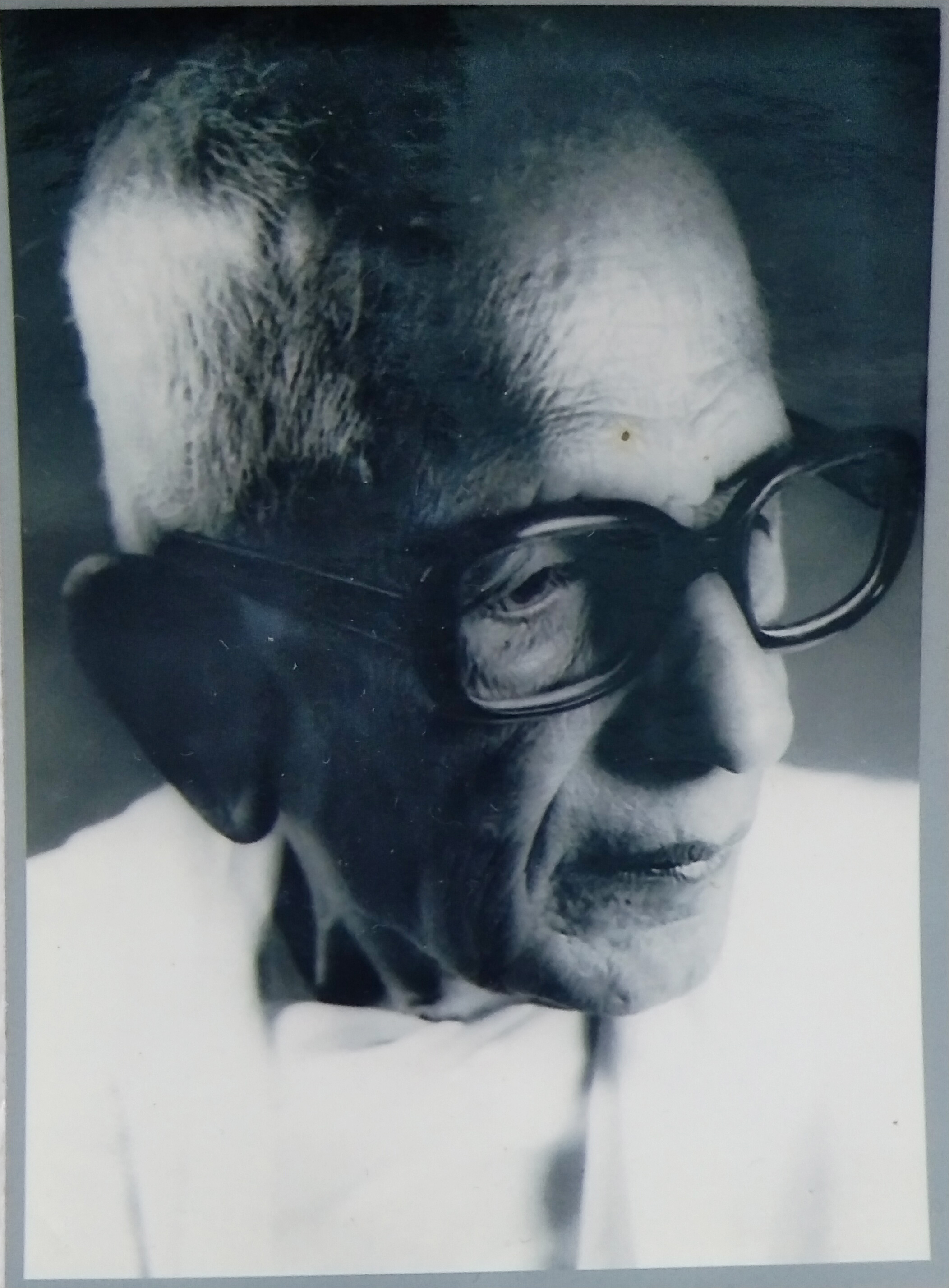 आधार  स्तब्ध -संस्थापक